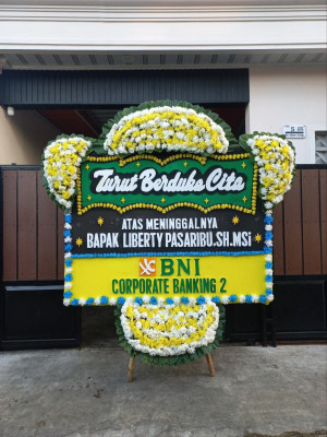 Papan Bunga Duka di Balai Gadang