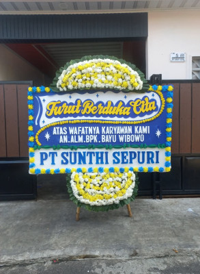 Papan Bunga Duka di Balai Gadang