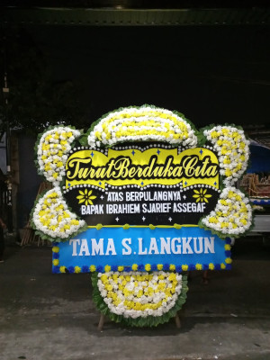 Papan Bunga Duka di Balai Gadang