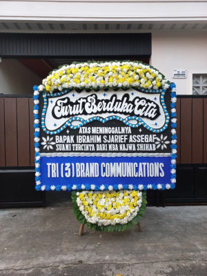 Papan Bunga Duka di Balai Gadang